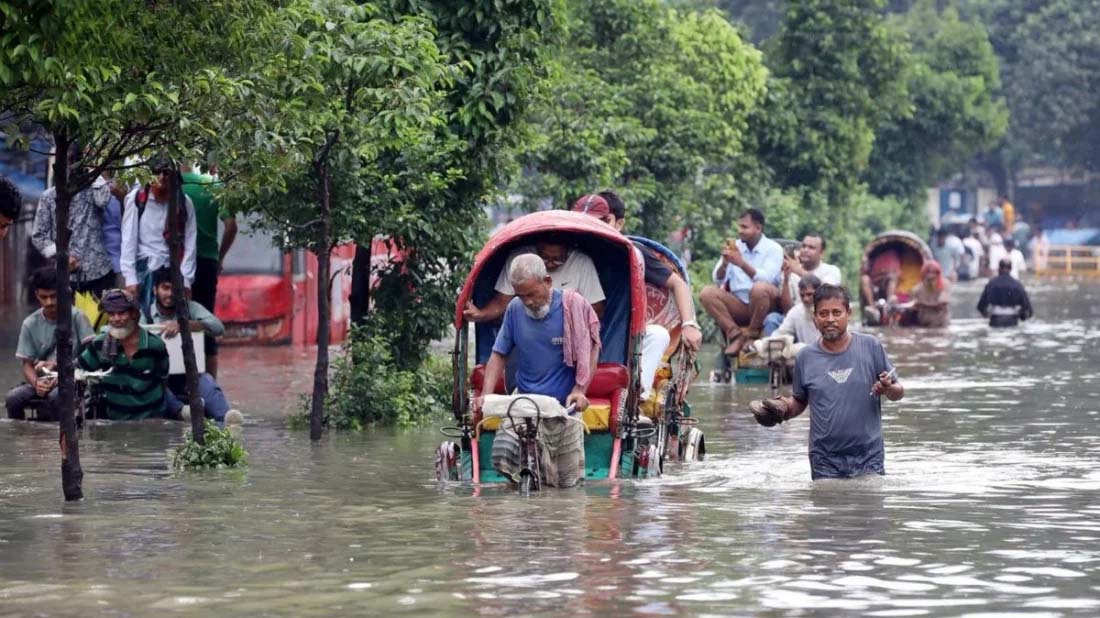 জলাবদ্ধতা কিছুটা কমলেও দুর্ভোগ কাটেনি রাজধানীবাসীর