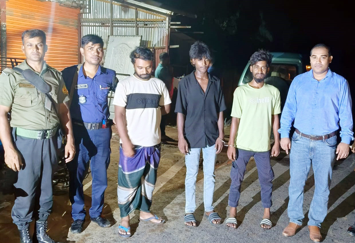 রাণীনগরে তিন মাদকসেবির কারাদণ্ড