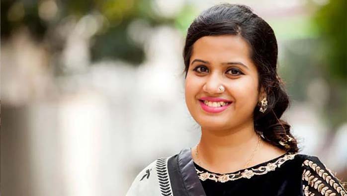 জমিজমা নিয়ে পারিবারিক বিরোধে জড়িয়েছেন সংগীতশিল্পী নাজমুন মুনিরা ন্যানসি
