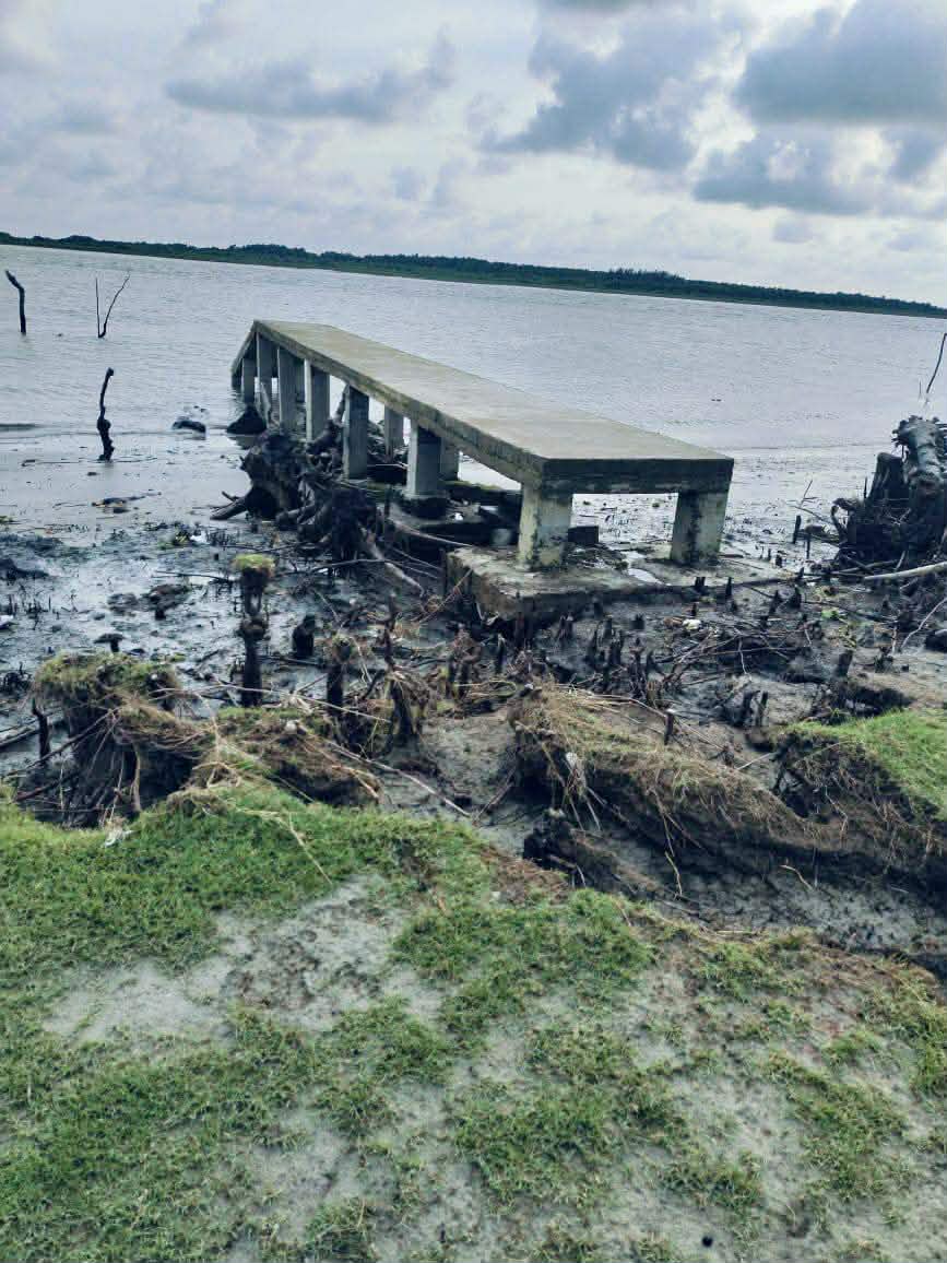 পাথরঘাটায় ১৭০ কিলোমিটার বেড়িবাঁধ ঝুঁকিপূর্ণ, দুটি পর্যটন কেন্দ্র ধ্বংসের দ্বারপ্রান্ত