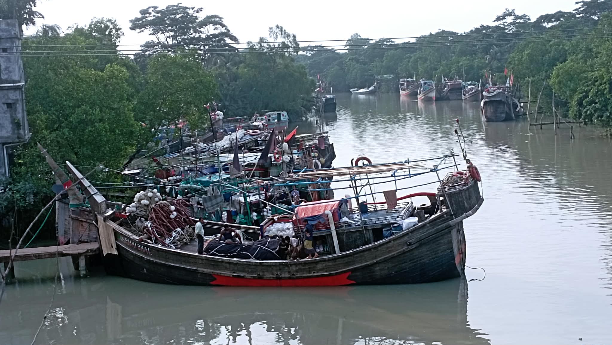 বঙ্গোপসাগর হতে খালি হাতে ফিরছেন জেলেরা, পাথরঘাটায় ইলিশের আকাল
