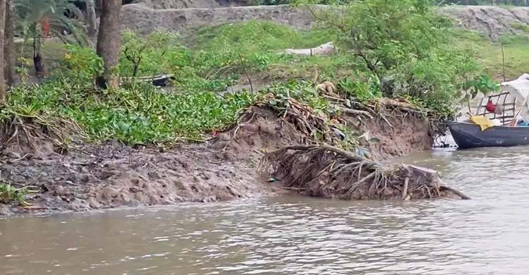 নদীভাঙনে প্রতি বছরই বদলে যাচ্ছে পিরোজপুরের তীরবর্তী এলাকার চিত্র