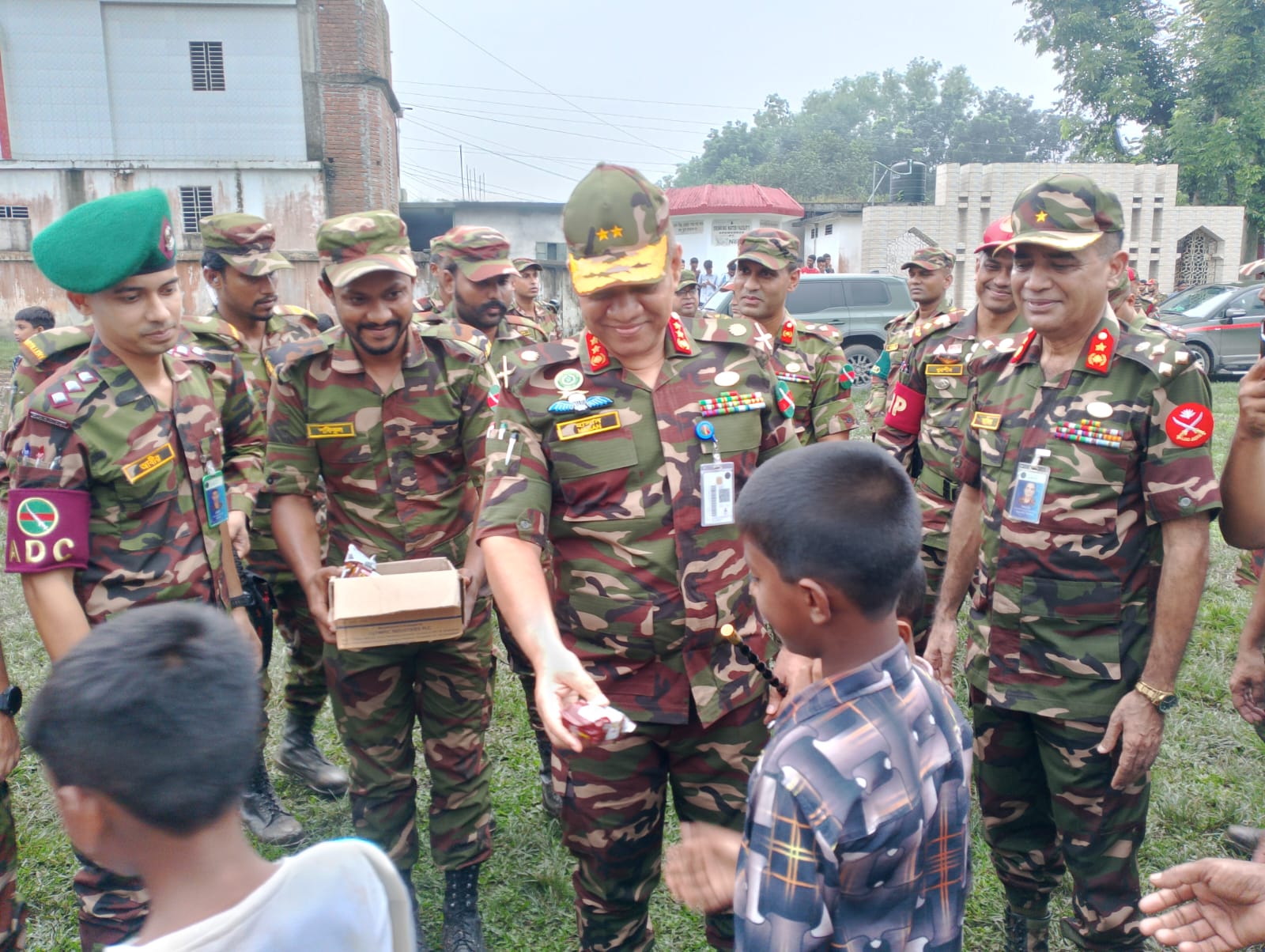 কাপাসিয়ায় সেনাবাহিনীর মানবিক উদ্যোগে বিনামূল্যে চিকিৎসা সেবা ও ওষুধ প্রদান
