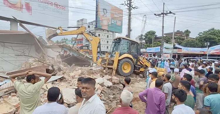 চাঁদপুর-কুমিল্লা মহাসড়কের ছয় শতাধিক অবৈধ স্থাপনা উচ্ছেদ শুরু