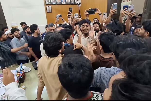শহীদুল্লাহ হলে শিবির-ছাত্রদলের সংঘর্ষ, পাল্টাপাল্টি অভিযোগ