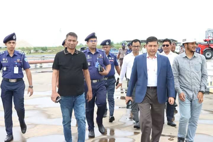 প্রধানমন্ত্রীর মাতারবাড়ী সফর: নিরাপত্তা ও সার্বিক প্রস্তুতি পরিদর্শন করলেন বিভাগীয় কমিশনার ও ডিআইজি