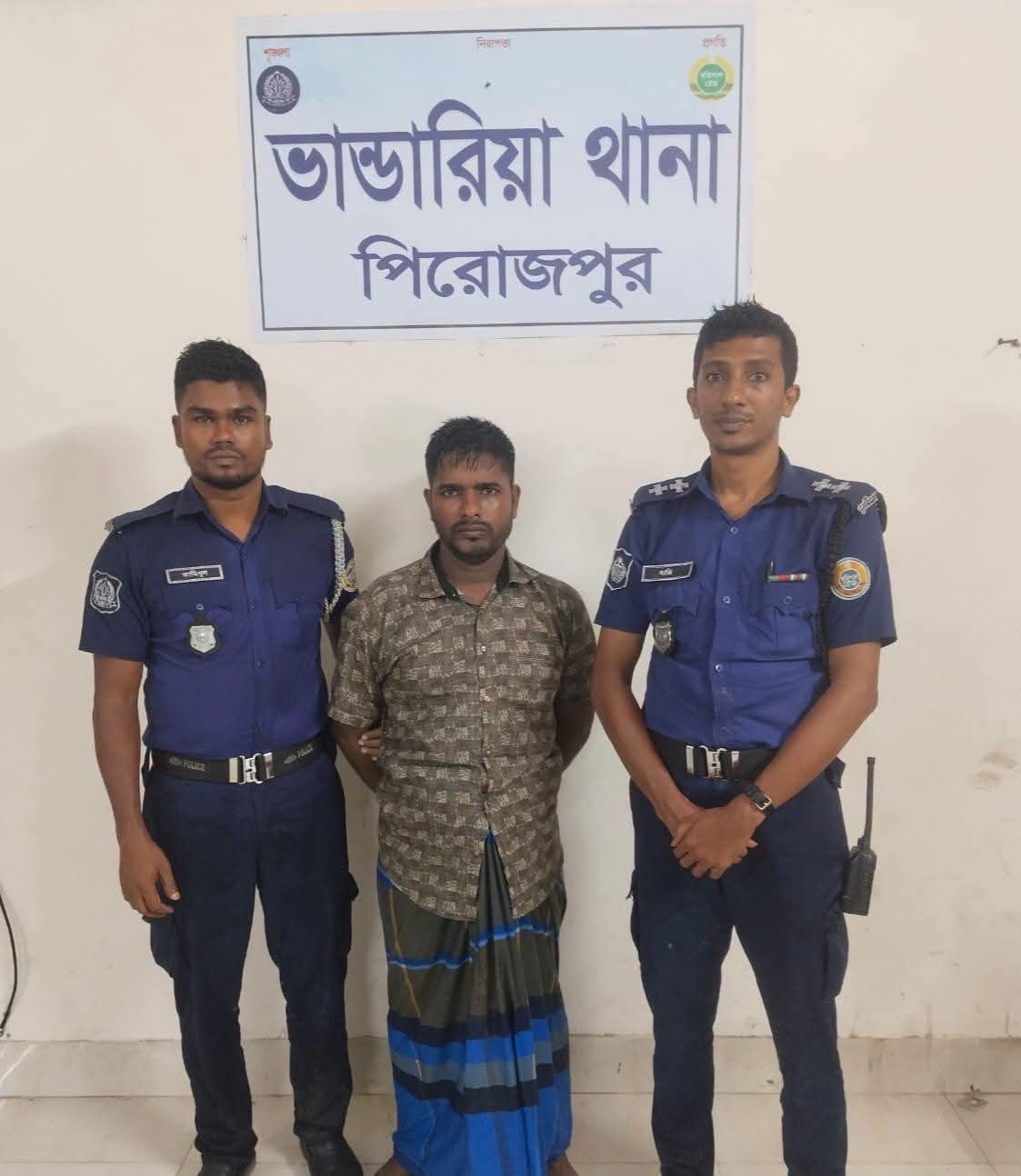 ভান্ডারিয়ায় চোরাই মহিষ ও পিকআপ ভ্যান উদ্ধার, চোরচক্রের সদস্য গ্রেফতার