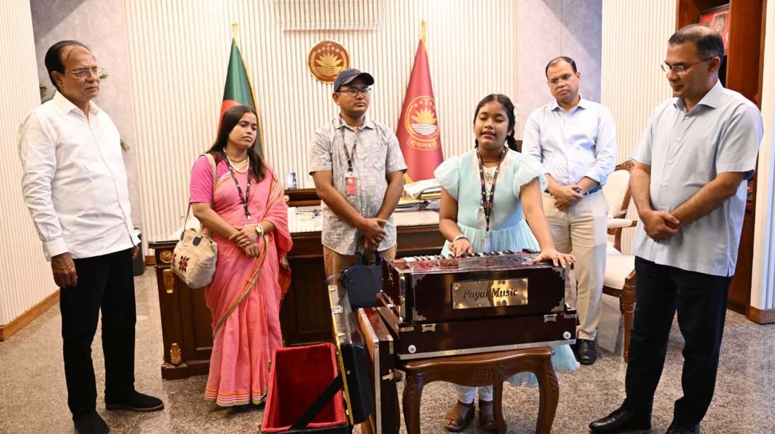 প্রধানমন্ত্রীর সঙ্গে সাক্ষাতের মধ্য দিয়ে স্বপ্ন পূরণ হলো শিক্ষার্থী অনুশ্রী রায়ের