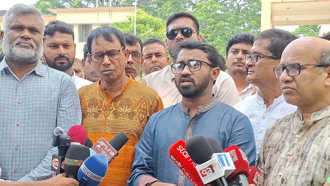 বন্ধুত্বপূর্ণ সম্পর্ক চাইলে ভারতকে সীমান্ত হত্যা বন্ধ করতে হবে: রাশেদ খাঁন