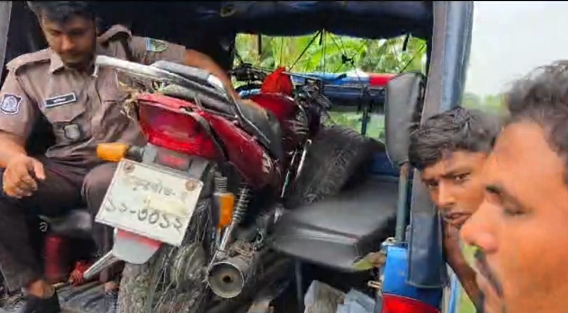ঠাকুরগাঁওয়ে সড়ক দুর্ঘটনায় নারীসহ নিহত ২, আহত ৪