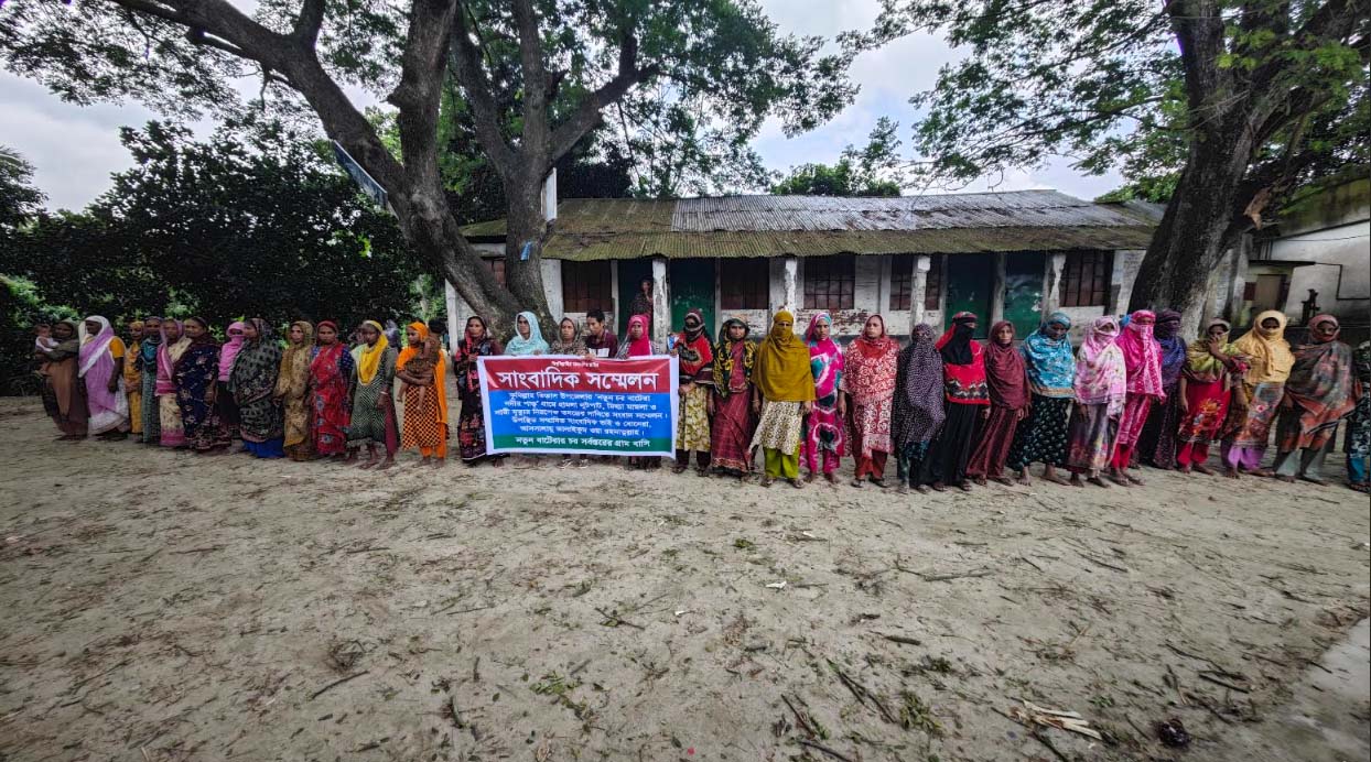 তিতাসের চর বাটেরায় আতঙ্কে দিন কাটছে গ্রামবাসীর