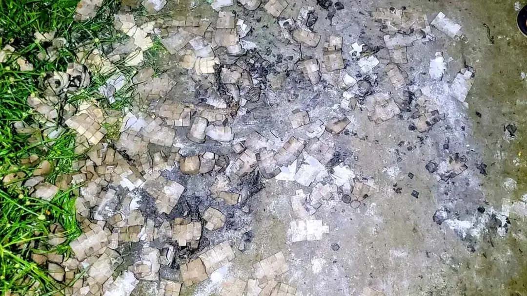 বগুড়ায় ১০০ পটকার বারুদ একত্র করে বিস্ফোরণ