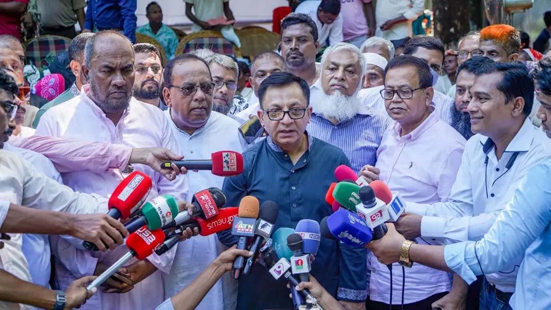 ‘তেলের মূল্যবৃদ্ধিতে পণ্যের দামে অস্বাভাবিক প্রভাব পড়তে দেয়া হবে না’
