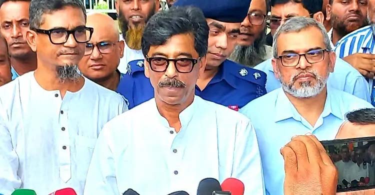 সংকট নেই, একটি দুষ্টচক্র সার মজুতের চেষ্টা করছে: কৃষিমন্ত্রী