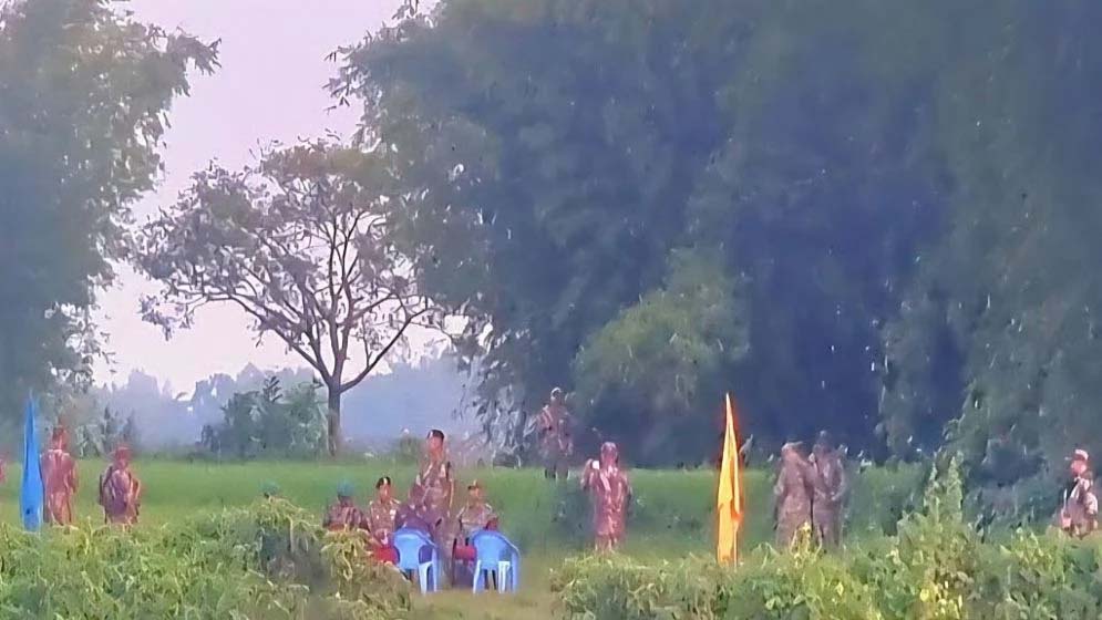পীরগঞ্জ সীমান্তে বিএসএফের গুলিতে নিহত আসাদুলের মরদেহ স্বজনদের কাছে হস্তান্তর