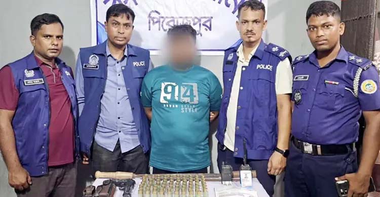 কাউখালীতে ওয়াকিটকি ও ভুয়া পুলিশ পরিচয়পত্রসহ যুবক গ্রেফতার