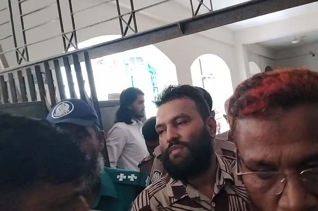 প্রধানমন্ত্রীর নিরাপত্তাবেষ্টনী অতিক্রম: গ্রেপ্তার মহিবুল্লাহর পাঁচ দিনের রিমান্ড মঞ্জুর