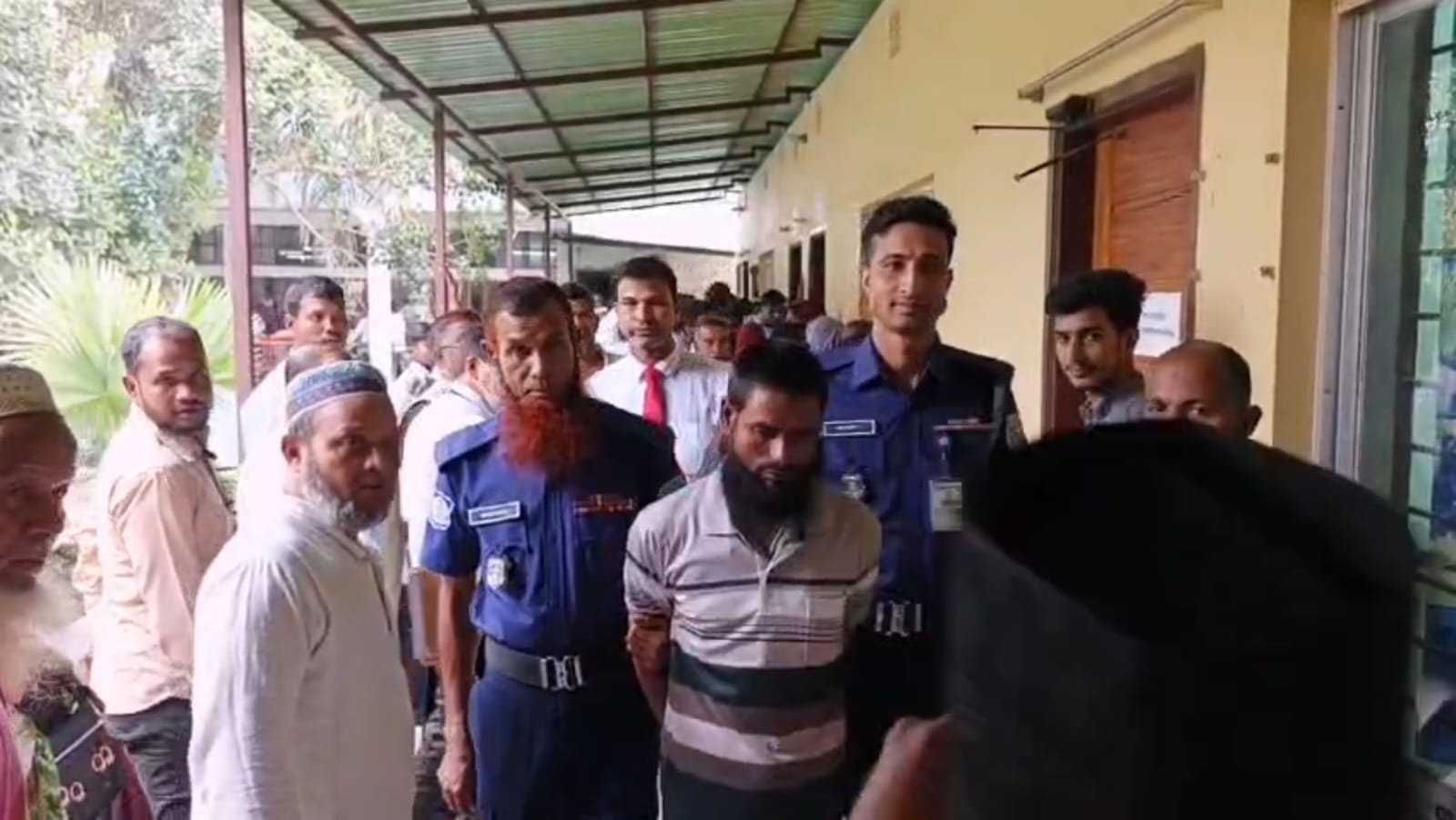 লালমনিরহাটে চকলেটের লোভ দেখিয়ে ৫ বছরের শিশুকে ধর্ষণ : যুবকের যাবজ্জীবন