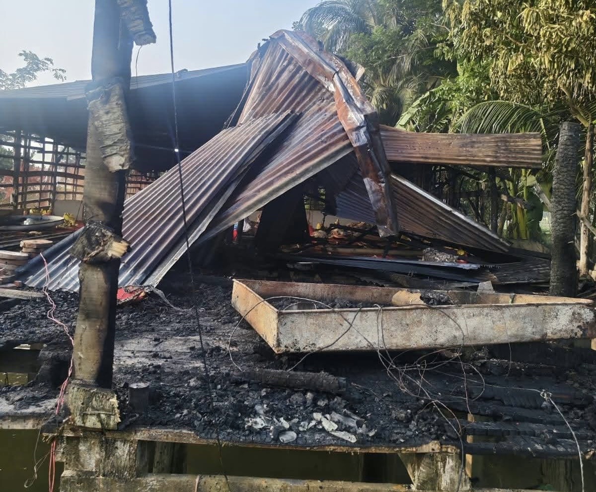 পিরোজপুরে পোল্ট্রি খামারে আগুন, ১৫ লাখ টাকার ক্ষতির দাবি