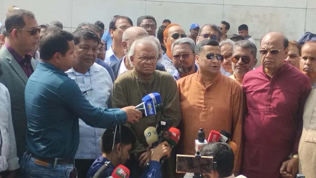 প্রবাসে থেকেও দেশের মানুষের পাশে দাঁড়িয়েছেন তারেক রহমান: রিজভী