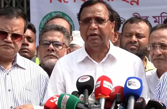 রাজপথে কোথাও হকার বসতে দেয়া হবে না: ঢাকা দক্ষিণ প্রশাসক